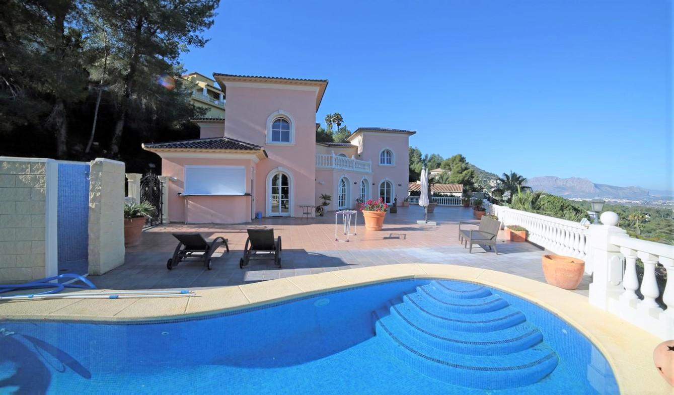 Villa for Sale in Denia