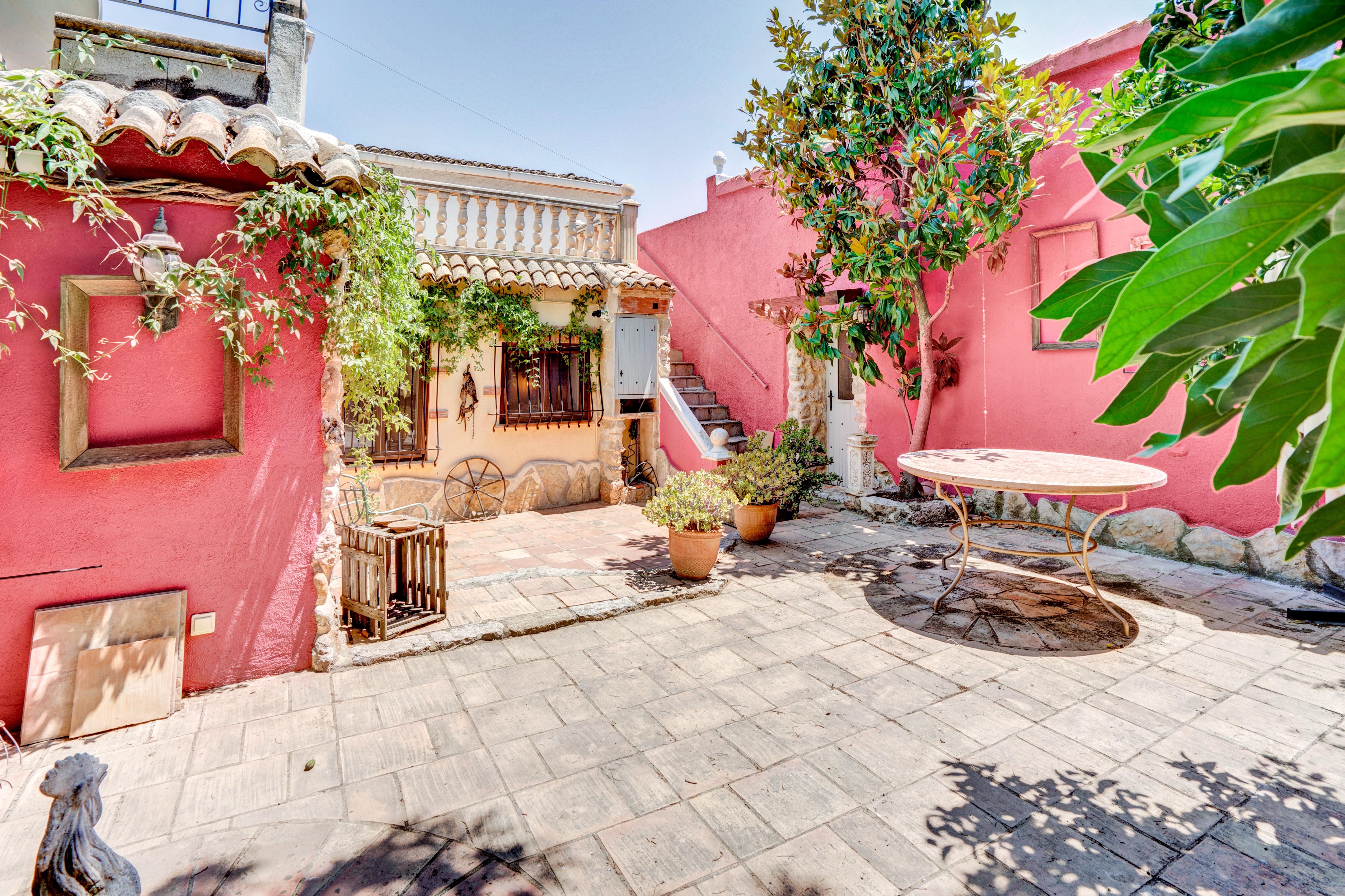 Villa for Sale in Jalon