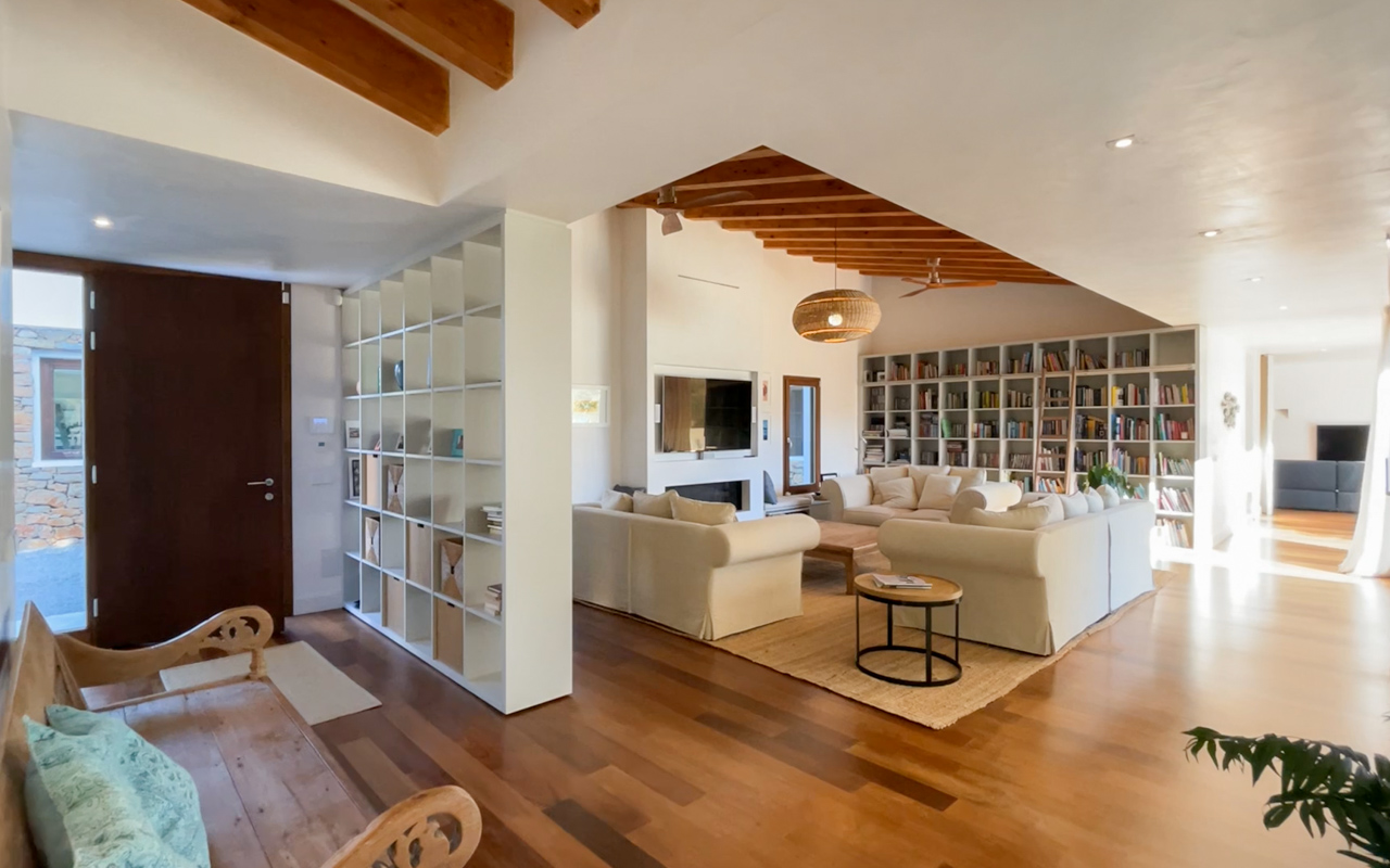 Villa for Sale in Denia
